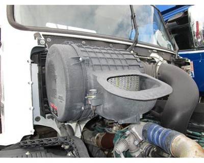 Volvo VNL Air Cleaner / Air Filter Housing