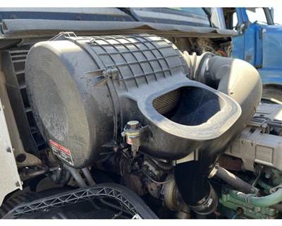 Volvo VNL Air Cleaner / Air Filter Housing