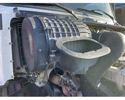 Volvo VNL Air Cleaner / Air Filter Housing
