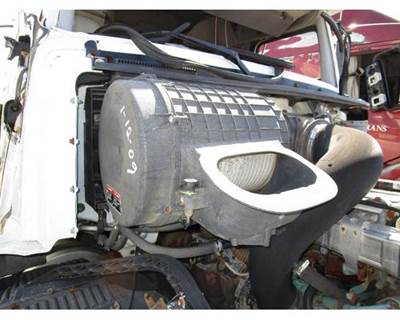 Volvo VNL Air Cleaner / Air Filter Housing
