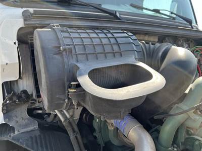 Volvo VNR Air Cleaner / Air Filter Housing