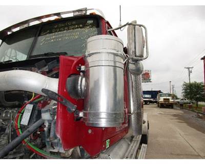 Western Star 4900 Left Air Cleaner / Air Filter Housing for a Western Star TR 4900 SA