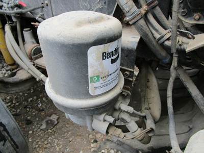 Bendix AD-IP Air Dryer for a Freightliner FLD120