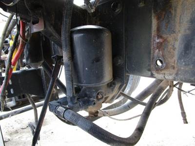 Bendix SYSTEM SAVER 1200 Air Dryer for a Peterbilt 379