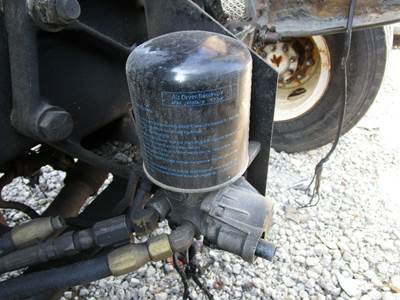 Bendix SYSTEM SAVER 1200 Air Dryer for a Kenworth T600