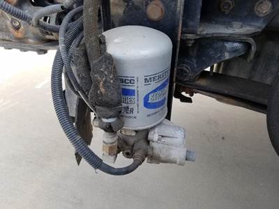 Bendix SYSTEM SAVER 1200 Air Dryer for a Freightliner CASCADIA 125