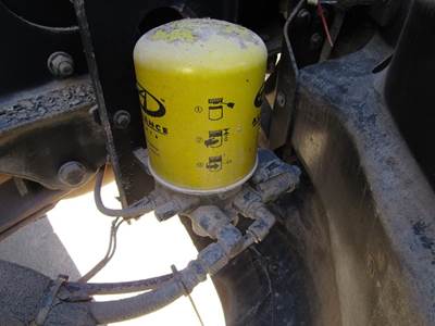 Bendix SYSTEM SAVER 1200 Air Dryer for a Freightliner ST120