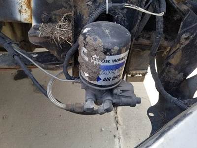 Bendix SYSTEM SAVER 1200 Air Dryer for a Freightliner COLUMBIA 120