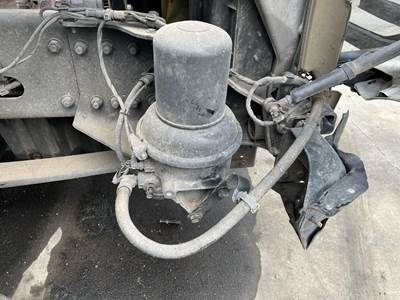 Bendix SYSTEM SAVER 1200 Air Dryer for a Freightliner CASCADIA 126