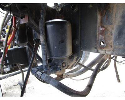 Bendix SYSTEM SAVER 1200 Air Dryer for a Peterbilt 379