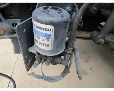 Bendix SYSTEM SAVER 1200 Air Dryer for a Freightliner COLUMBIA 120