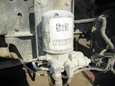 Freightliner Columbia 120 Air Dryer