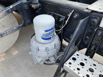 Wabco SYSTEM SAVER Air Dryer for a Freightliner CASCADIA 125