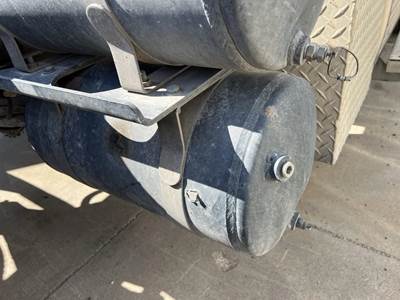 Freightliner Cascadia Air Tank for a Freightliner CASCADIA 113BBC