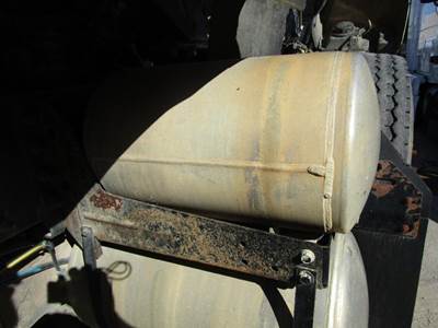 Mack Pinnacle CHU613 Air Tank for a Mack CHU613