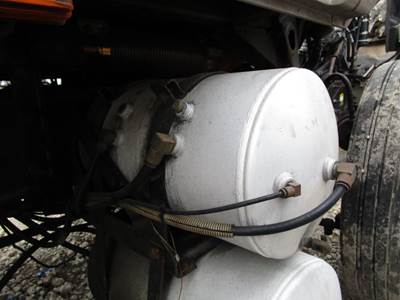 Mack Vision CX613 Air Tank for a Mack CX613 VISION