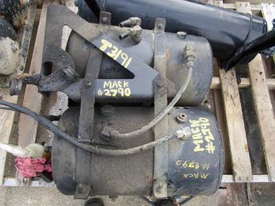 Mack Vision CX613 Air Tank for a Mack CX613 VISION