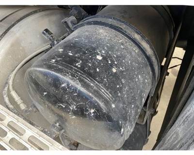 Mack Vision CXN613 Air Tank for a Mack CXN613