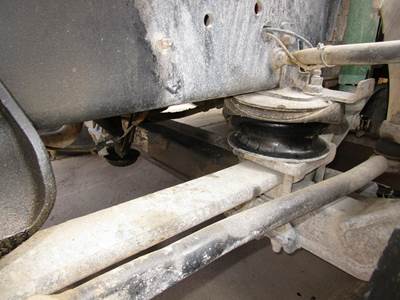 International 9400i Front Axle Assembly