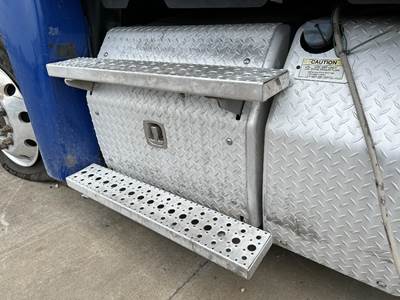 Freightliner Cascadia Battery Box for a Freightliner CASCADIA 125