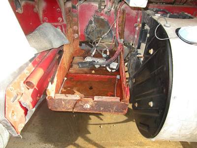 Mack Pinnacle CHU613 Battery Box for a Mack CHU613