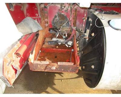 Mack Pinnacle CHU613 Battery Box for a Mack CHU613