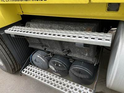 Volvo VNL Battery Box