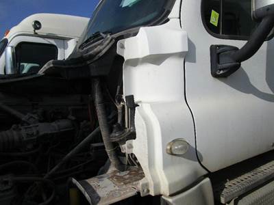 Freightliner Cascadia Left for a Freightliner CASCADIA 125