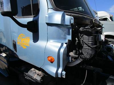 Freightliner Cascadia Right for a Freightliner CASCADIA 125