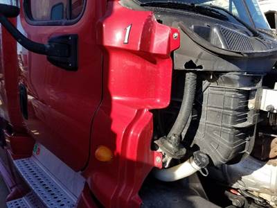 Freightliner Cascadia Right for a Freightliner CASCADIA 125