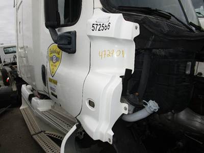 Freightliner Cascadia Right for a Freightliner CASCADIA 125