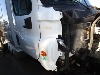 Freightliner Cascadia Right for a Freightliner CASCADIA 125