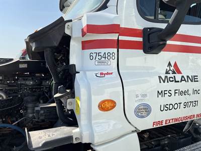 Freightliner Cascadia Left for a Freightliner CASCADIA 125