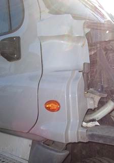 Freightliner Cascadia Right for a Freightliner CASCADIA 125