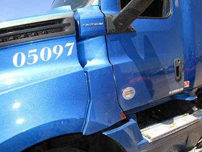 Freightliner Cascadia Left for a Freightliner CASCADIA 126