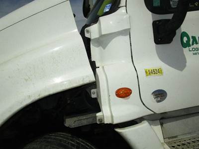 Freightliner Cascadia Left for a Freightliner CASCADIA 125