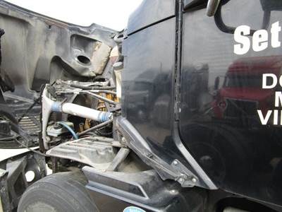 Freightliner Columbia Left for a Freightliner COLUMBIA 120