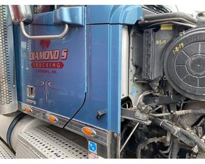 2011 Freightliner Coronado 132 Right Cab Trim between Hood and Front Door