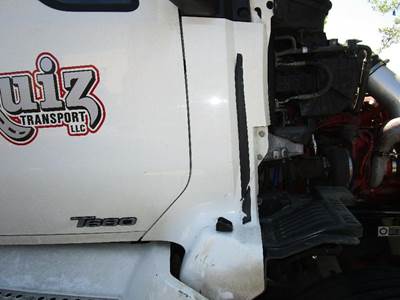 Kenworth T680 Right for a Kenworth T700