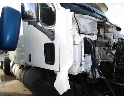 2010 Peterbilt 387 Right Cab Trim between Door and Hood