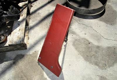 USED PETERBILT PASSENGER SIDE FENDER SKIRT. 