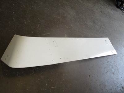 USED PETERBILT UPPER TRANSITION FAIRING P/N: R33-6005