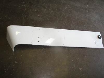 USED PETERBILT UPPER TRANSITION FAIRING P/N: R33-6005