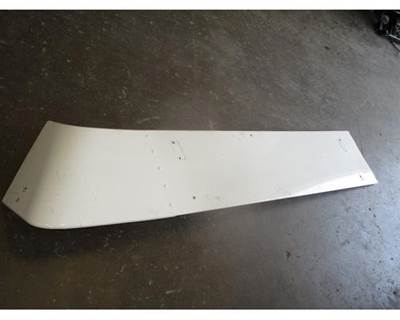 USED PETERBILT UPPER TRANSITION FAIRING P/N: R33-6005