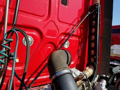 Freightliner Cascadia 125 Bracket