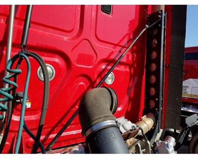 Freightliner Cascadia 125 Bracket