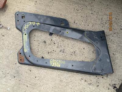 Freightliner Cascadia Bracket
