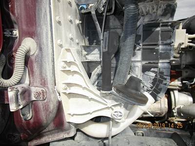 Freightliner Cascadia Right Bracket for a Freightliner CASCADIA 125