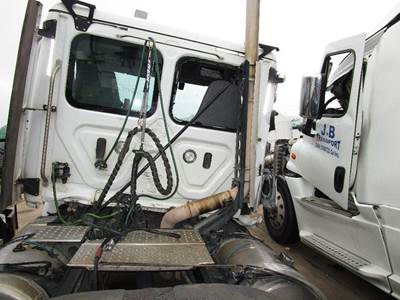 Freightliner Cascadia Bracket for a Freightliner CASCADIA 113BBC