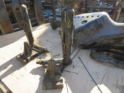 Freightliner Cascadia Bracket